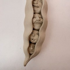 2004 Carruth Studio Move Over Peas Garden Sculpture Garden Wall Plaque