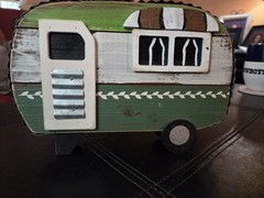 Hand Painted Wood Green & White Camper Decor Corragated Tin Accents – 6.5″ X 9″