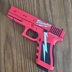 Milwaukee Brushless Fuel Gun-Shaped millglockee magnet Red Novelty toy gift